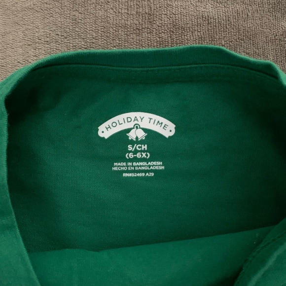 Christmas shirt bundle of 2 size 5T and 6 - Picture 7 of 7